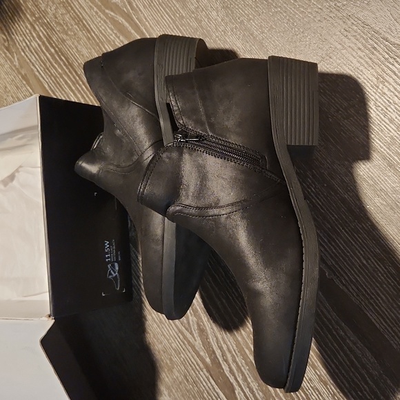 Wide calf. Ascenda black boots - Picture 2 of 5